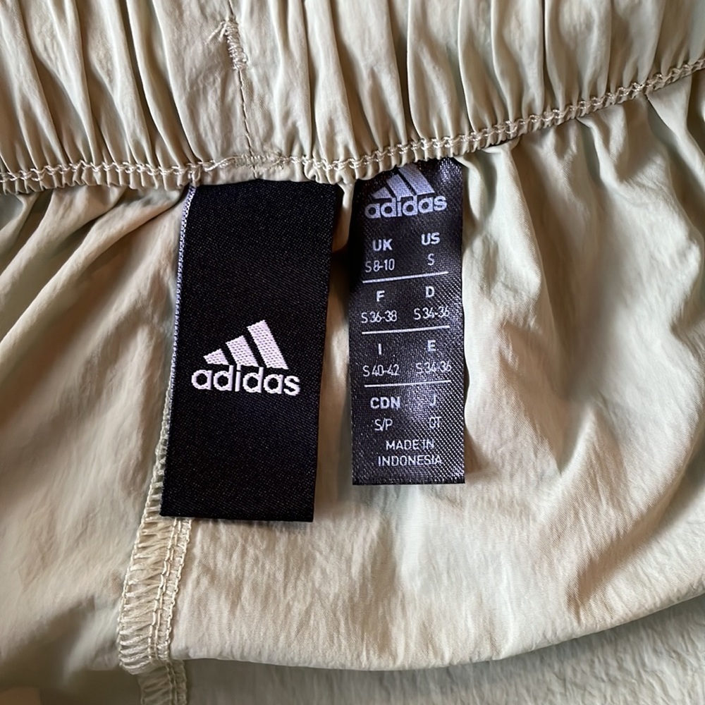 Adidas multi sport shorts green size small - Picture 6 of 6